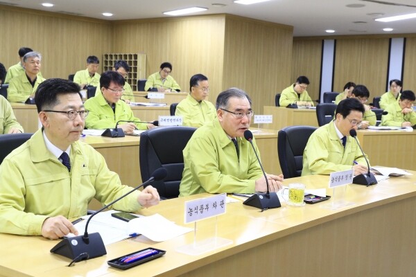 사진은 지난 25일 열린 구제역 방역대책 영상회의에서 이개호 장관이 모두 발언을 하고 있다