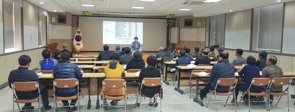 지난 8일 경남 함안군 농업인회관에서 열린 경영회생농가 농업경영전문교육