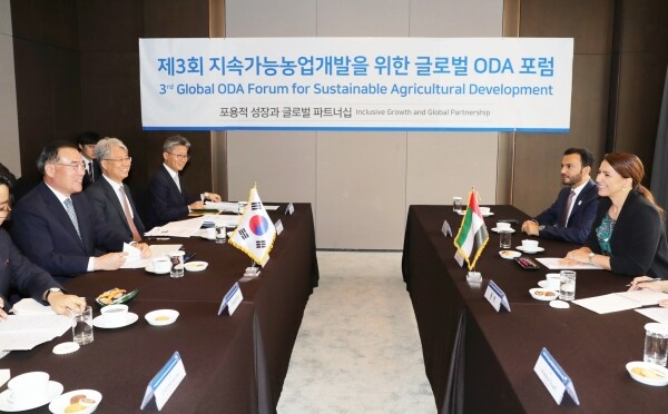 사진은 마리얌 알무헤이리 UAE 식량안보 특임장관과의 면담 모습