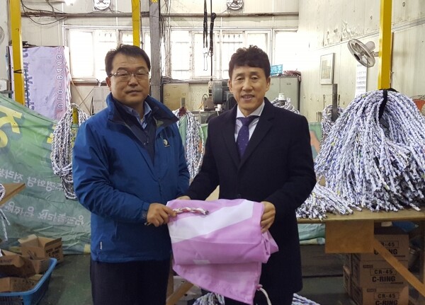 오른쪽 aT 임재형 경영안전처장과 현장사람들 류광수 대표이사