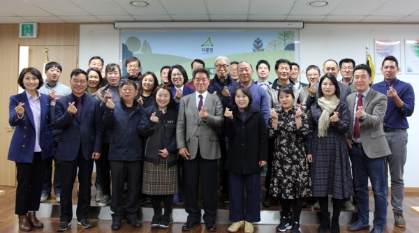사진은 지정서 교부식 및 대표자 교육