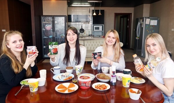 사진은 aT의 K-FOOD 온라인 이벤트 참여 모습