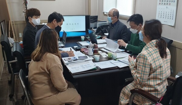 사진은 스마트HACCP 기술지원단의 모습