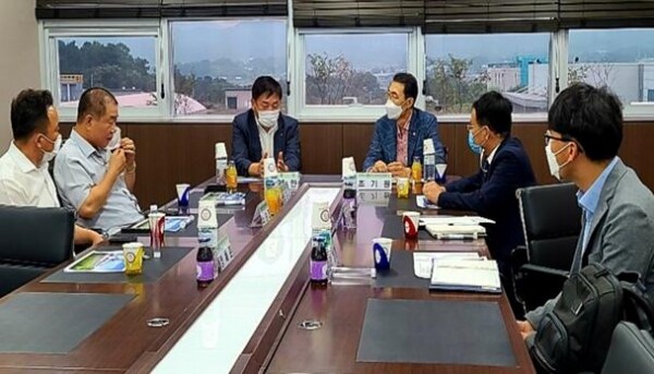 조기원 원장은 대전충남양돈농협을 찾아 생산단계의 인증 확대를 위한 방안을 논의하고 현장의 생생한 의견을 청취했다