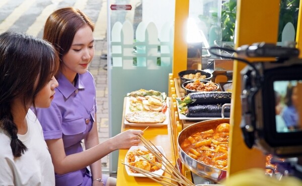 사진은 K-FOOD ROAD in Hanoi 홍보영상 제작 현장 모습