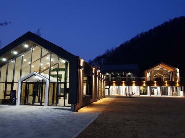 산림복합체험센터 야경