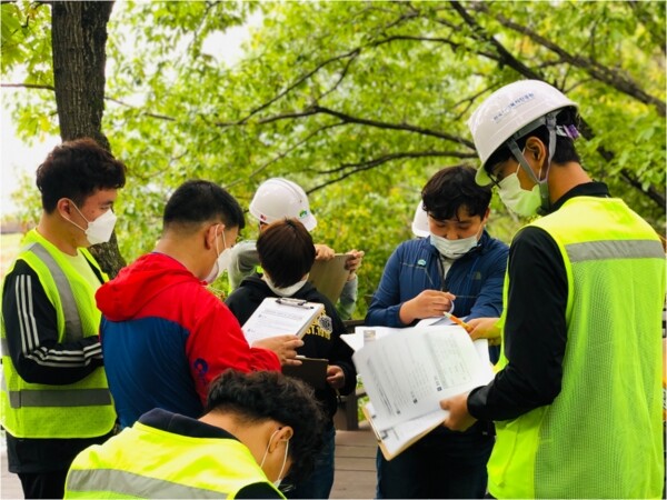 사진은 시설안전관리 직무훈련 모습