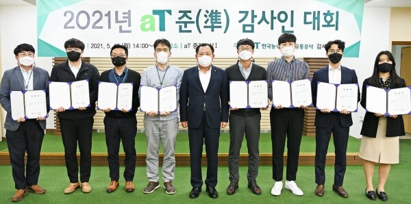 가운데 박석배 aT 상임감사