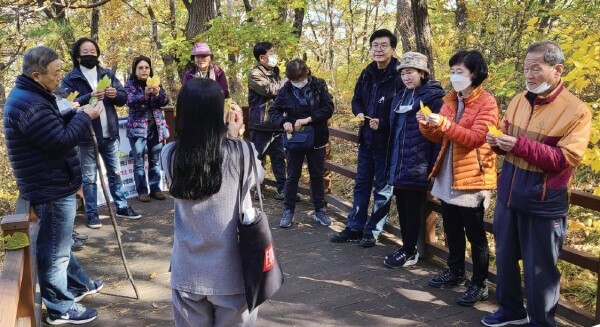 사진은 산림복지서비스 프로그램 모습