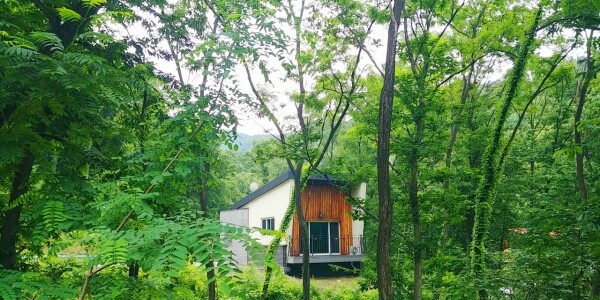 사진은 국립상당산성자연휴양림의 숲속의 집