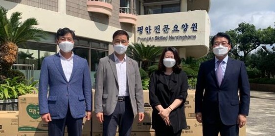 오른쪽 첫번째 최창호 산림조합중앙회장과 왼쪽 두 번째 위성곤 국회의원