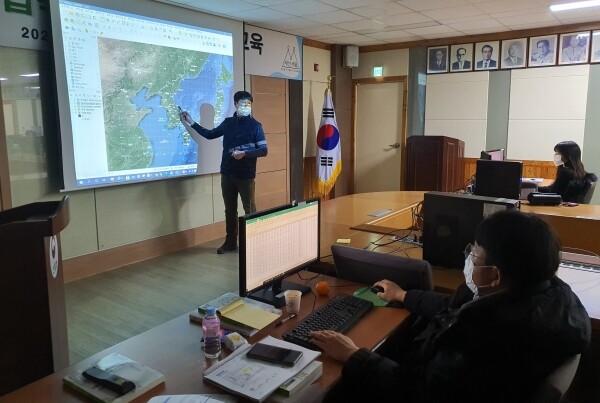 동부청의 공간정보 활용 직원교육 모습