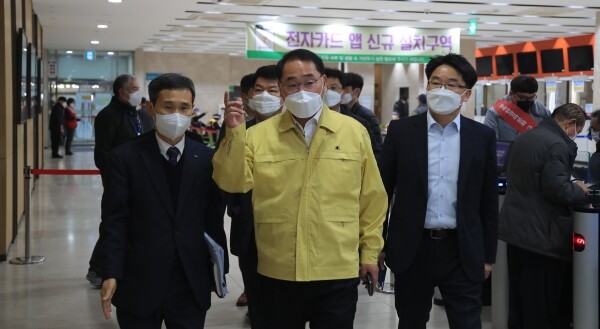 한국마사회 영등포 장외발매소 방역상황 점검 모습