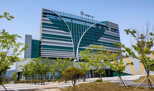 한국식품산업클러스터진흥원 본관.