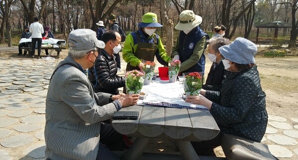자원봉사 모습.