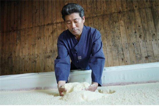 경기호 대표의 원물 가공 모습.