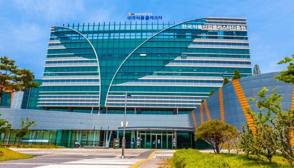 식품진흥원 본관.