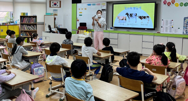 사진은 다래목장의 교육 현장 모습