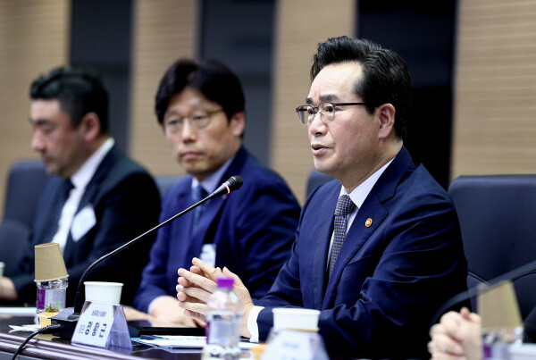 정황근 농식품부 장관이 '가루쌀 연구 및 제품개발사업 간담회'에서 발언하고 있다. (농식품부 제공)