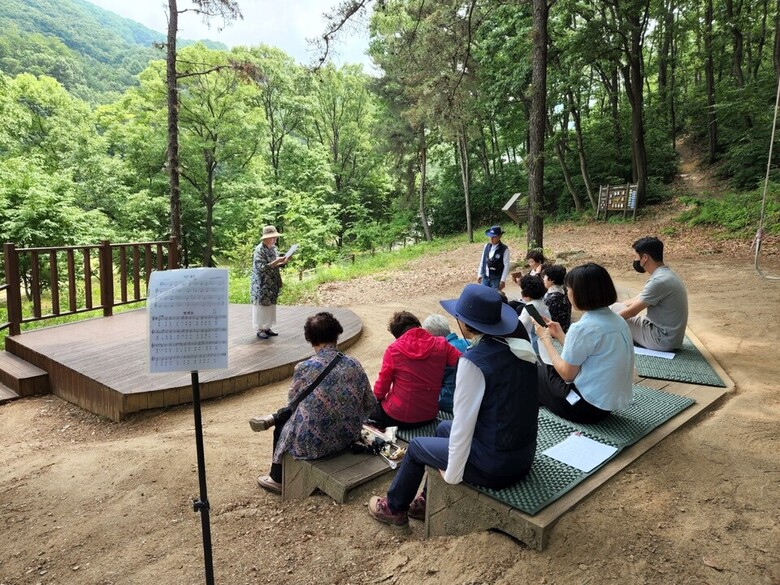 국립상당산성자연휴양림 고령자대상 숲속 힐링프로그램 운영 사진
