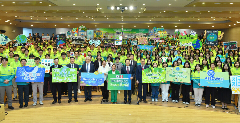 17일 경기 분당에 소재한 하나님의 교회 새예루살렘 판교성전에서 '페루 환경부 장관과 함께하는 ASEZ WAO 간담회'가 열렸다. 이날 행사에서 페루 환경부 알비나 루이스 장관은 그간 환경보호에 힘써온 경험과 지혜를 나누고 미래세대 주역인 청년들의 역할과 중요성을 강조했다.