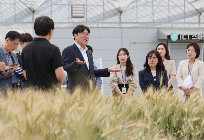 광주광역시농업기술센터 연구 현장 방문 (농촌진흥청 제공)