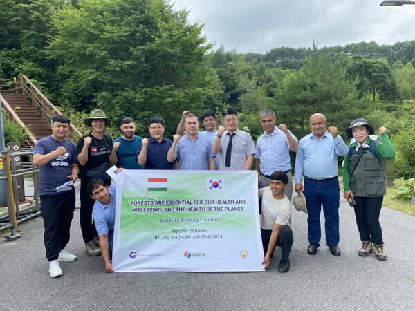 한-타지키스탄 산림협력사업단, 백두대간수목원 방문(산림청 제공)