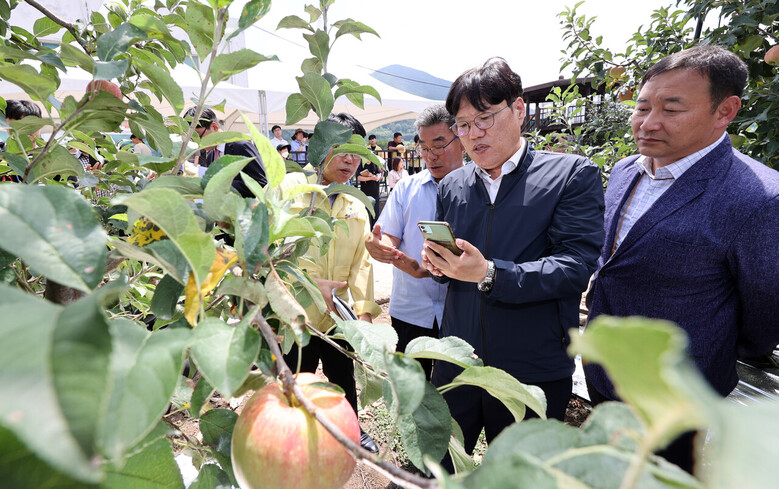 농작물 병해충 인공지능(AI) 영상진단 서비스 현장 시연회(농진청 제공)