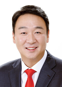 저으히용 국회의원