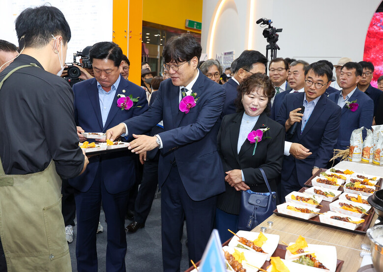 조재호 청징 가루쌀 제품 시식(넝촌진흥청 제공)