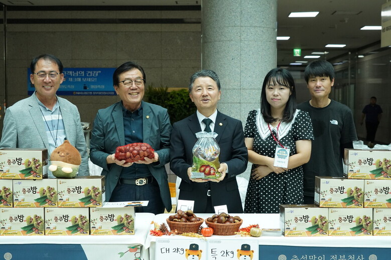 남성현(왼쪽에서 세번째) 산림청장(산림청 제공))