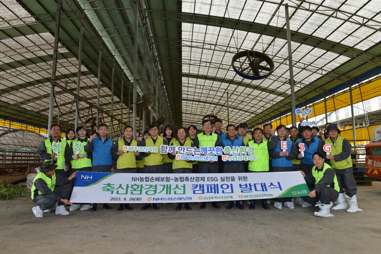 . 발대식 단체사진(서있는 앞줄 왼쪽부터 6번째-최문섭 대표이사, 7번째- 안병우 대표이사)