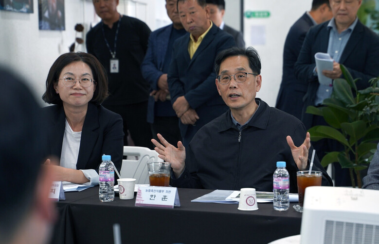 한훈 농식품부 차관이 익산시 용안면 농촌중심지 활성화사업 현장을 방문했다.