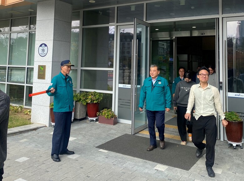 농정원 임직원은 화재 대비 민방위훈련에 참여했다. (농림수산식품교육문화정보원 제공)