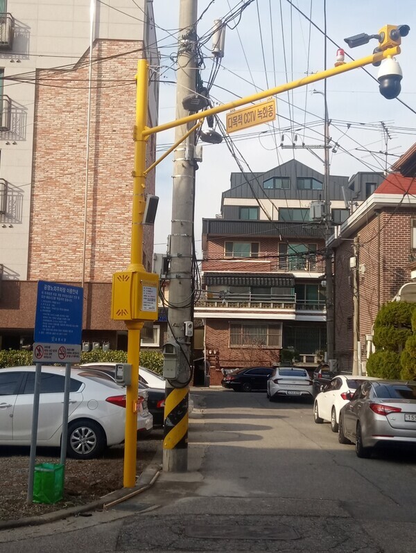자료사진_주택가 골목길 입구에 설치된 CCTV(과천시 제공)