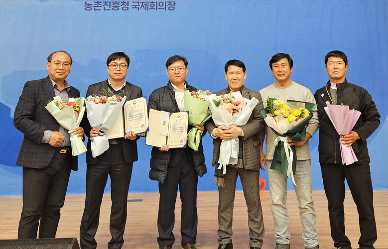 농촌진흥청의 ‘2023 농식품 수출 기술지원 성과확산대회’에서 최우수기관상 수상(전남농기원 제공)