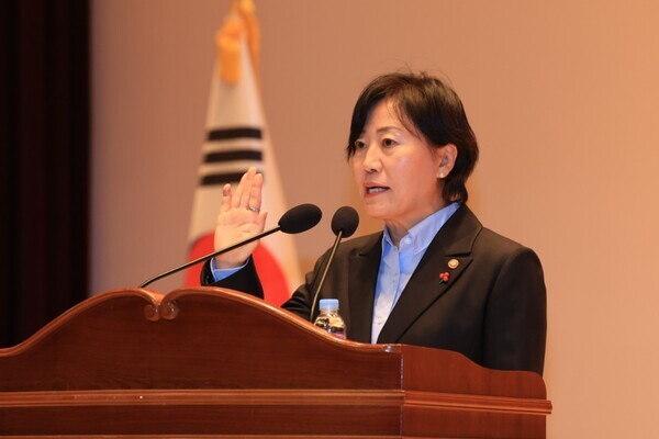 송미령 장관이 취임사를 하고 있다.