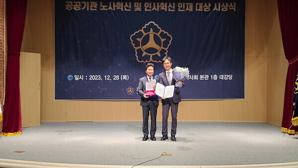 농림식품기술기획평가원 경영지원본부장 류영섭(우)