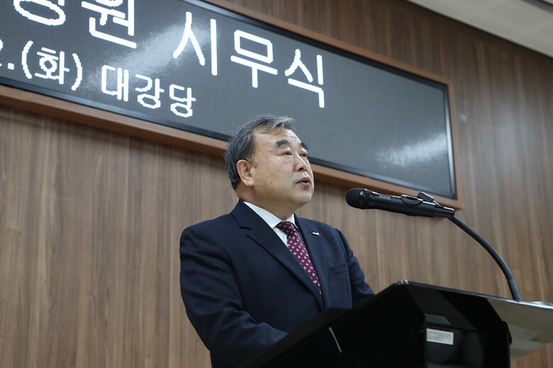 농정원 이종순 원장이 시무식에서 2024년 중점 경영 방향을 발표(농림수산식품교육문화정보원 제공)