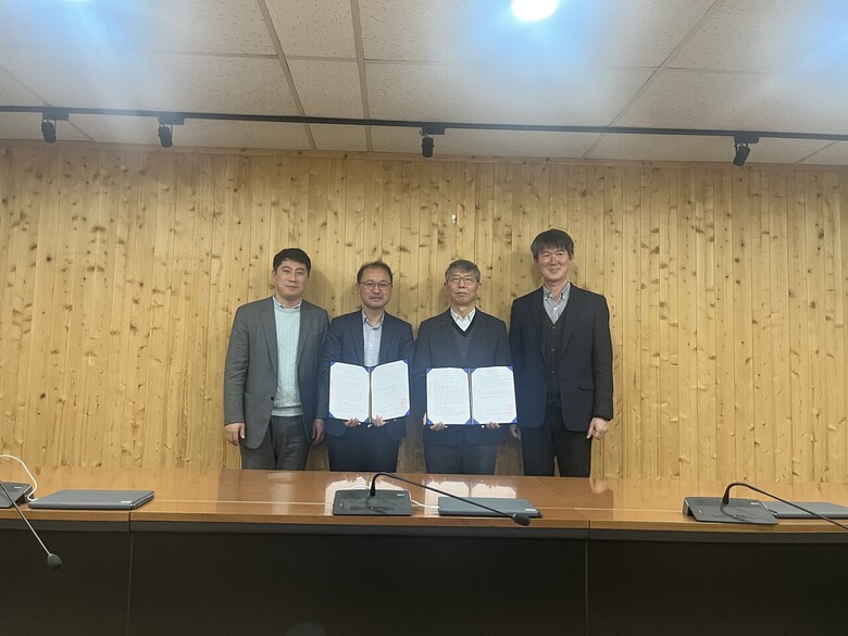 왼쪽부터 김관호 산림정책과장, 국민대 이창배 교수, 고려대 손요환 교수, 임업진흥원 전재홍 센터장(산림청 제공)
