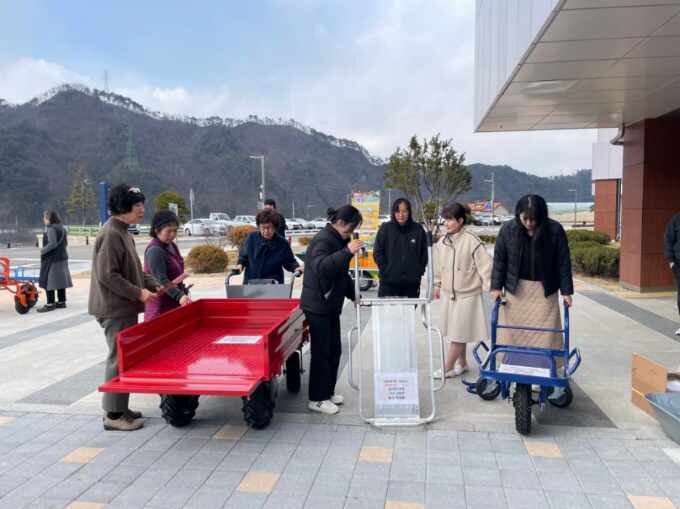 여성농업인 노동경감용 농작업 편의장비 시연회(인제군 제공)
