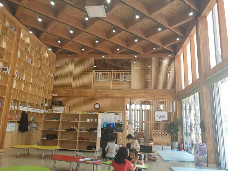 실내목조화 사례(희망나무 마을돌봄터 영주)