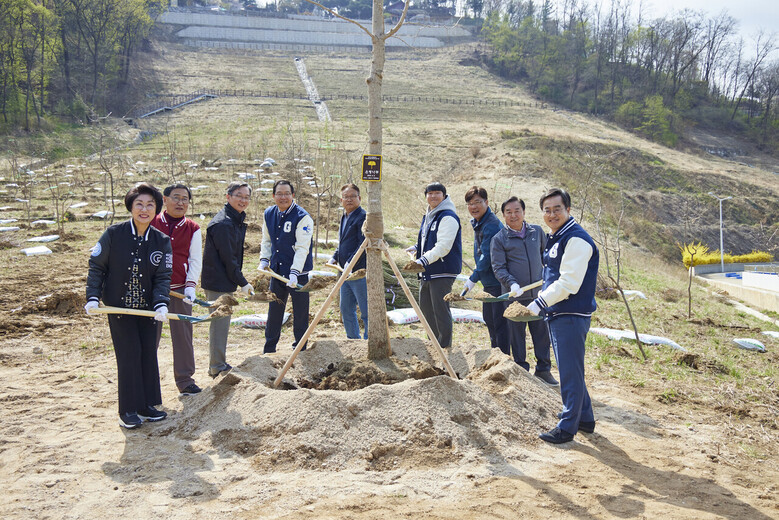 경기도가 5일 제79회 식목일을 맞아 희망의 나무심기 행사 개최(경기도청 제공)