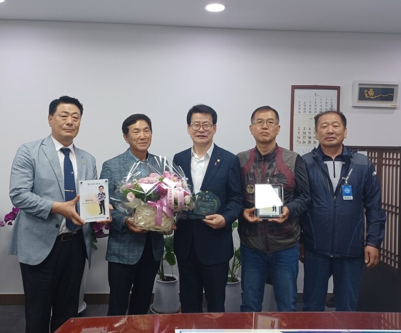 한국화훼자조금협의회는 지난 6월 18일 서울 국회의원회관에서 임호선 의원을 ‘꽃을 사랑하는 국회의원’으로 위촉했다.(한국화훼자조금협의회 제공)