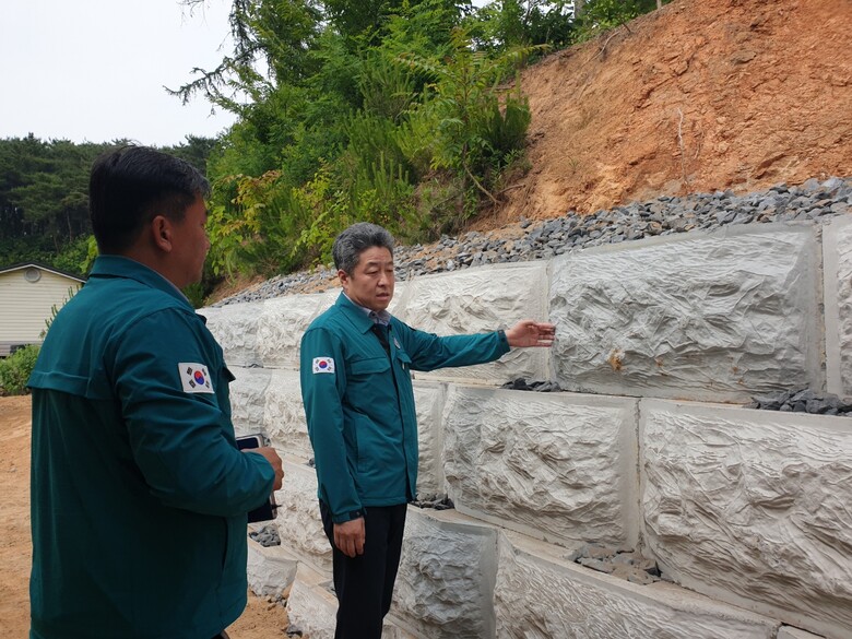 산사태 복구현장을 중점 점검(산림청 제공)