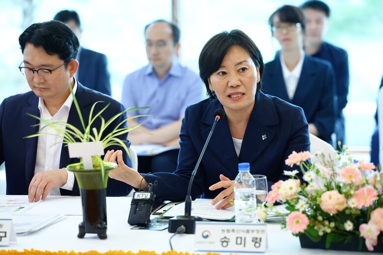 제14차 전국농어촌지역군수협의회 총회에 참석한 송미령 농식품부 장관