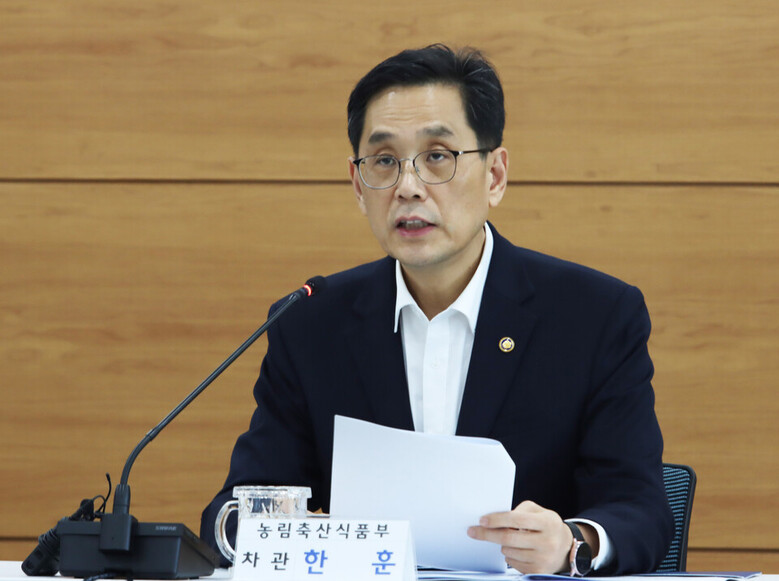 한훈 차관 농식품 수급 및 생육상황 점검회의 모습(세종 청사)