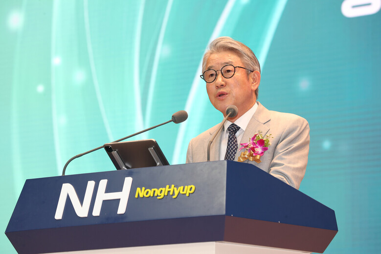 농협 강호동 회장이 창립 제63주년을 맞아 기념사를 하고 있다(농협 제공)