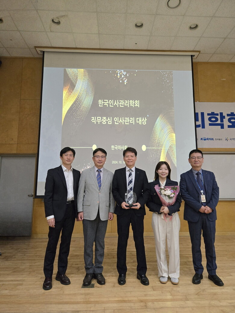 마사회 직무중심 인사관리 우수기관 선정 추완호 경영관리본부장(가운데)