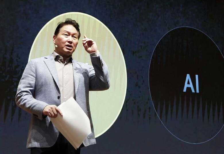 최태원 SK그룹 회장이 지난 2일 경기도 이천 SKMS연구소에서 열린 '2024 SK그룹 CEO세미나'에서 폐막 연설을 하고 있다.(SK 제공)